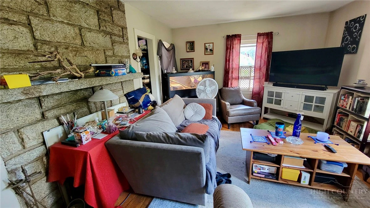 Image number 3 for the current listing