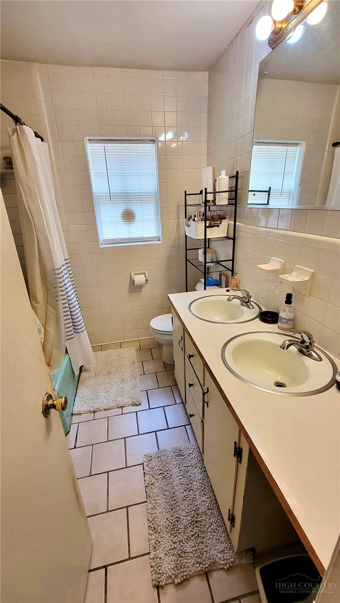 Image number 4 for the current listing