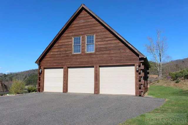 Image number 2 for the current listing