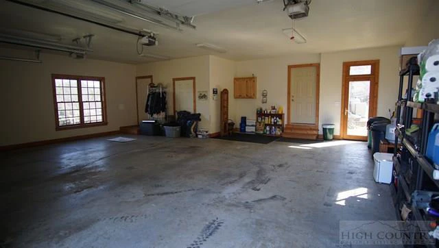 Image number 11 for the current listing