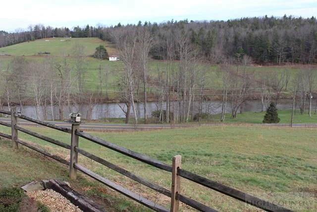 Image number 7 for the current listing