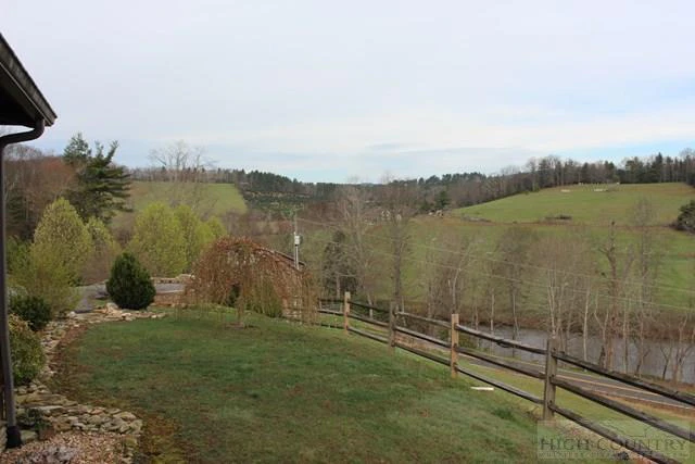 Image number 6 for the current listing