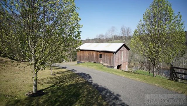 Image number 21 for the current listing