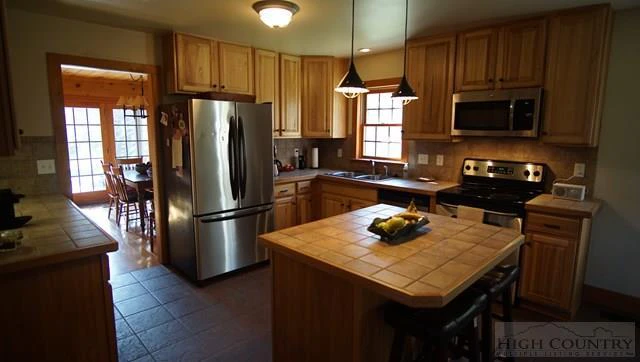 Image number 19 for the current listing