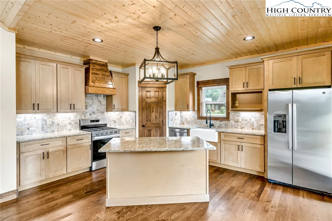 Image number 3 for the current listing