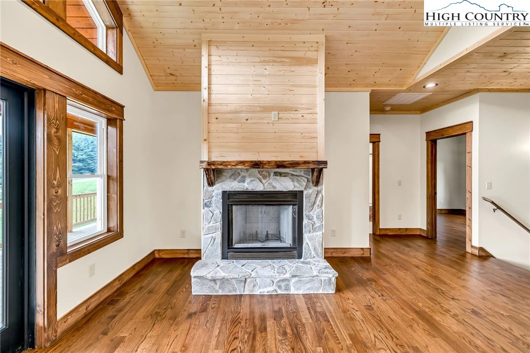 Image number 5 for the current listing