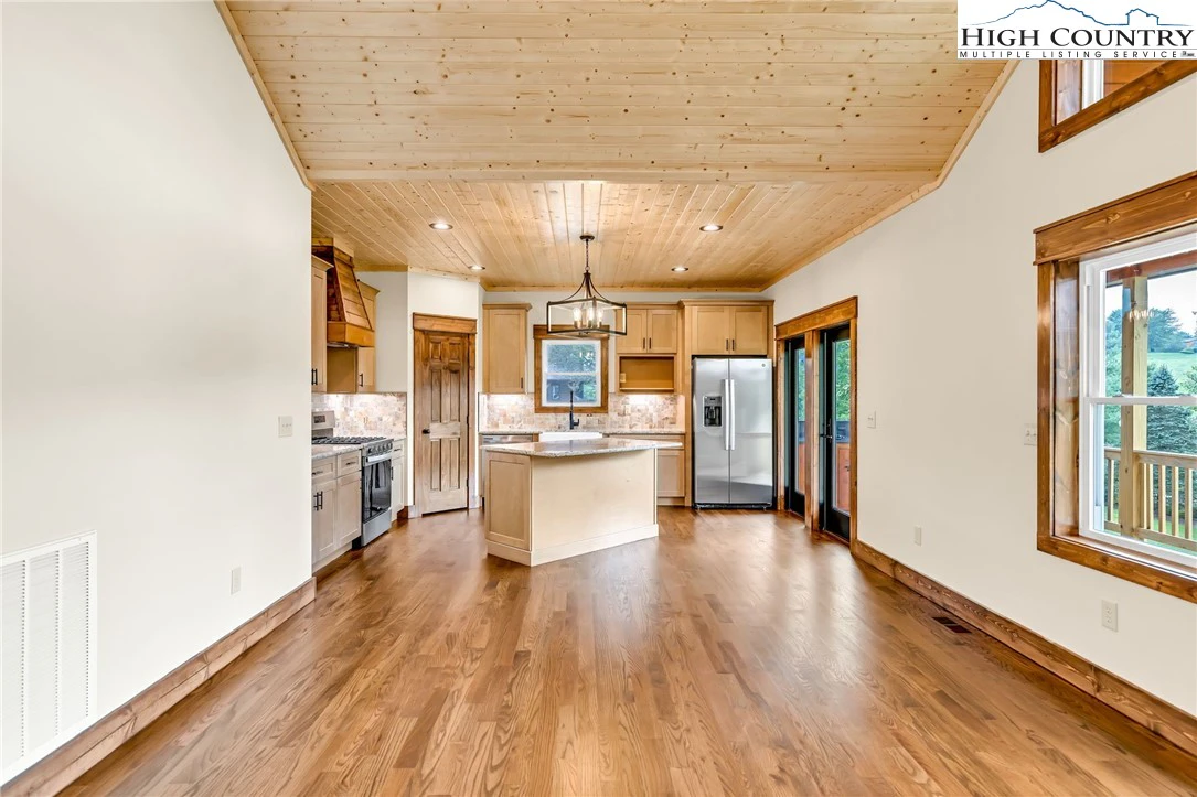Image number 9 for the current listing