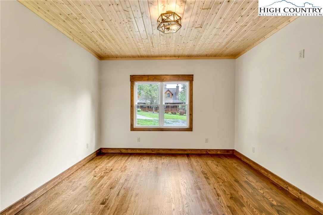 Image number 12 for the current listing