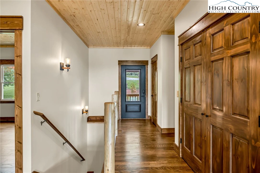Image number 2 for the current listing