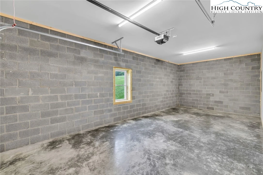Image number 17 for the current listing