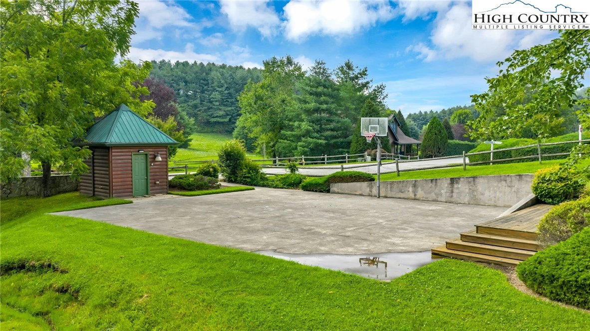 Image number 21 for the current listing