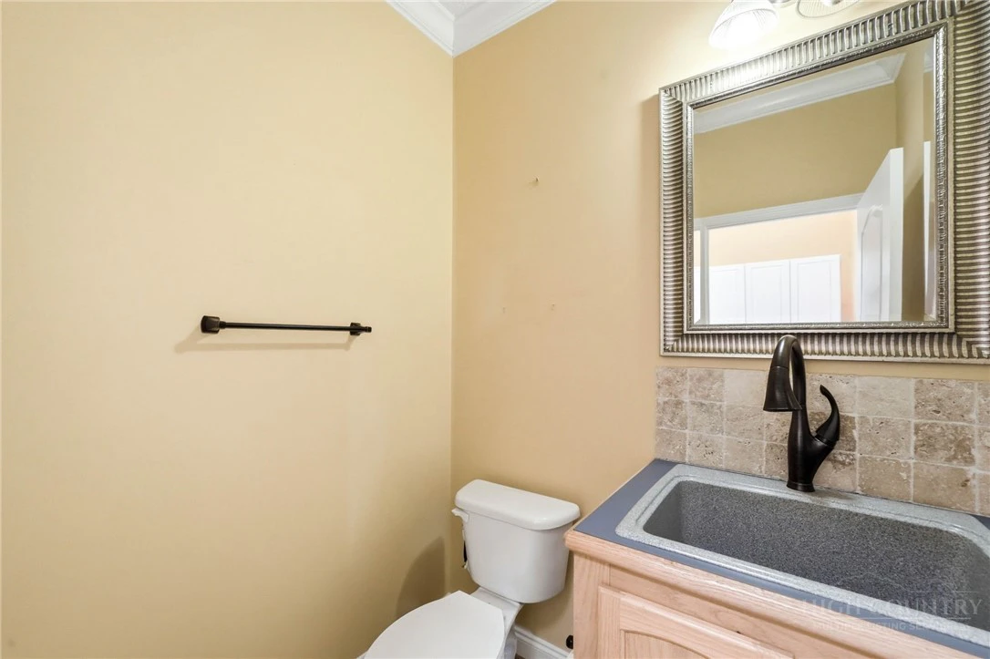 Image number 3 for the current listing