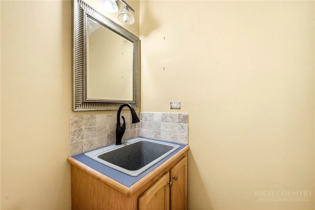 Image number 4 for the current listing