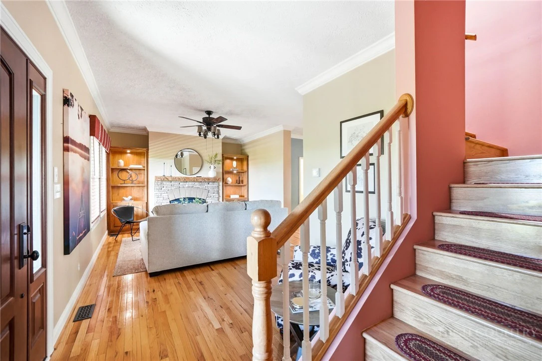 Image number 5 for the current listing