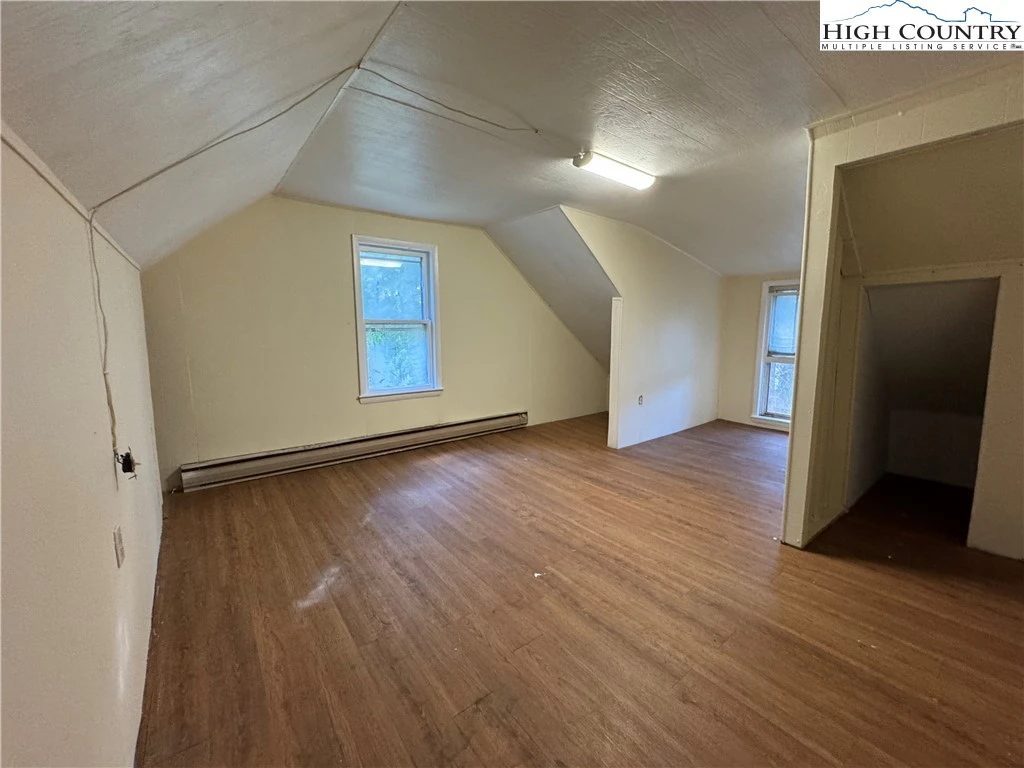Image number 13 for the current listing