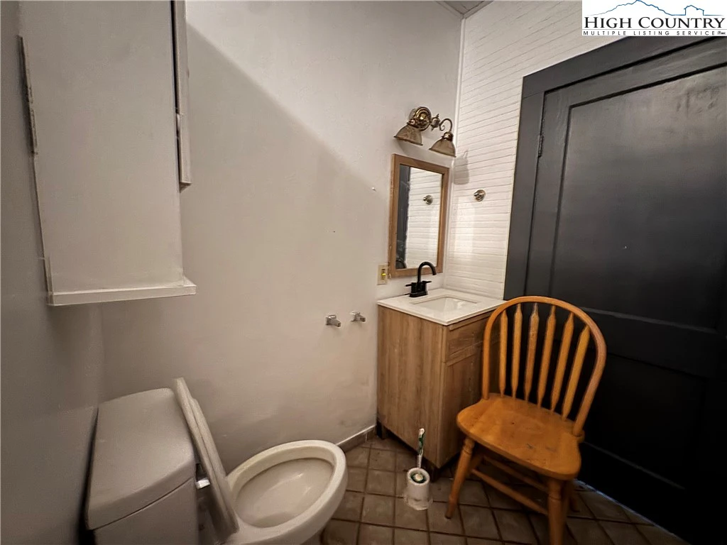 Image number 3 for the current listing