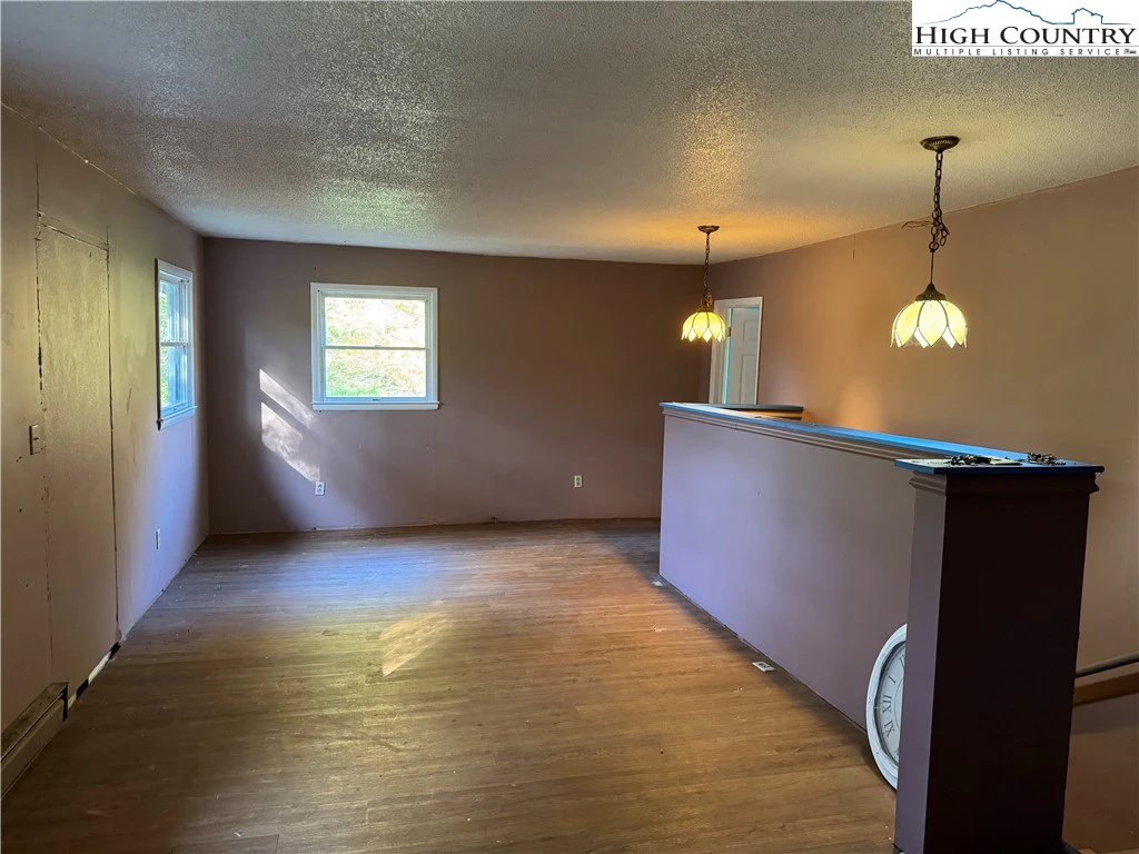 Image number 7 for the current listing