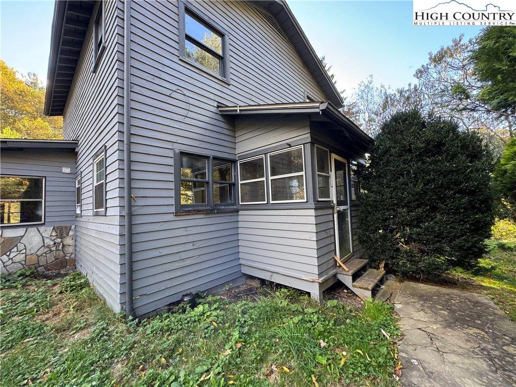 Image number 14 for the current listing