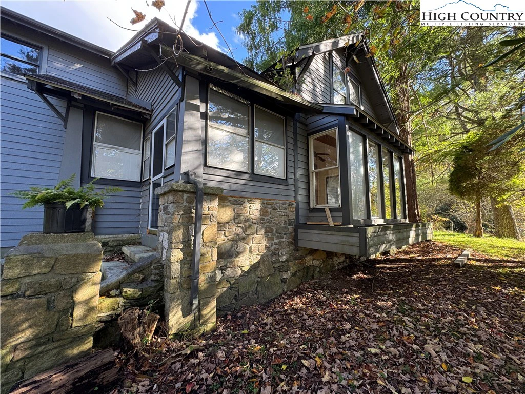Image number 15 for the current listing