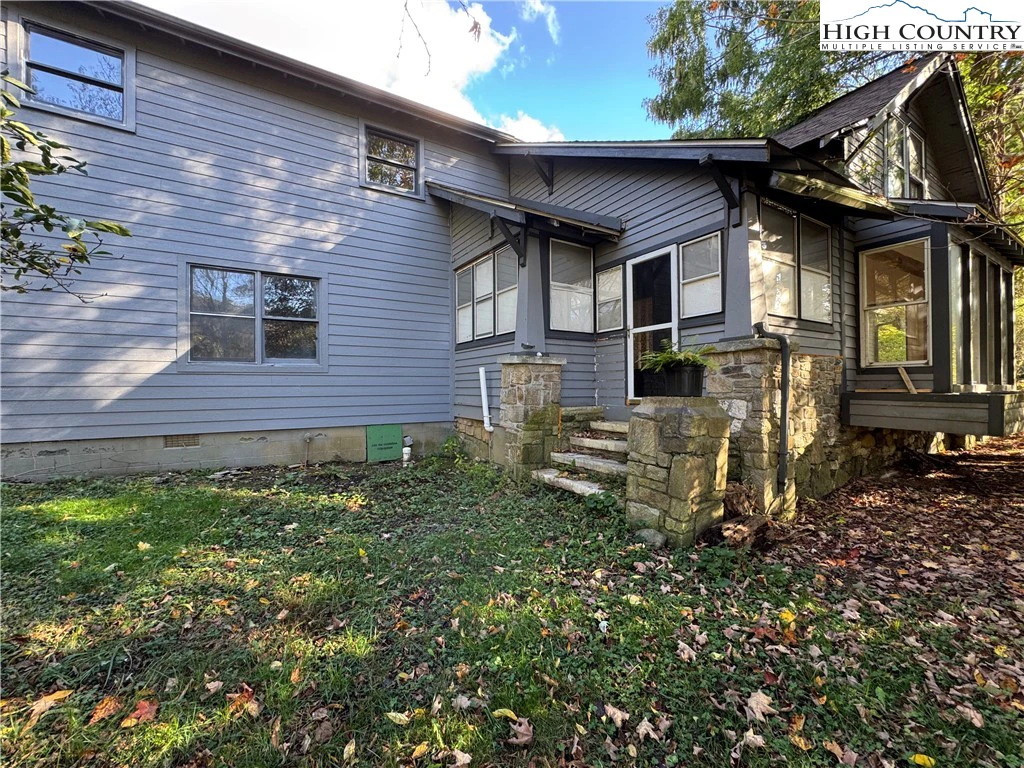 Image number 16 for the current listing