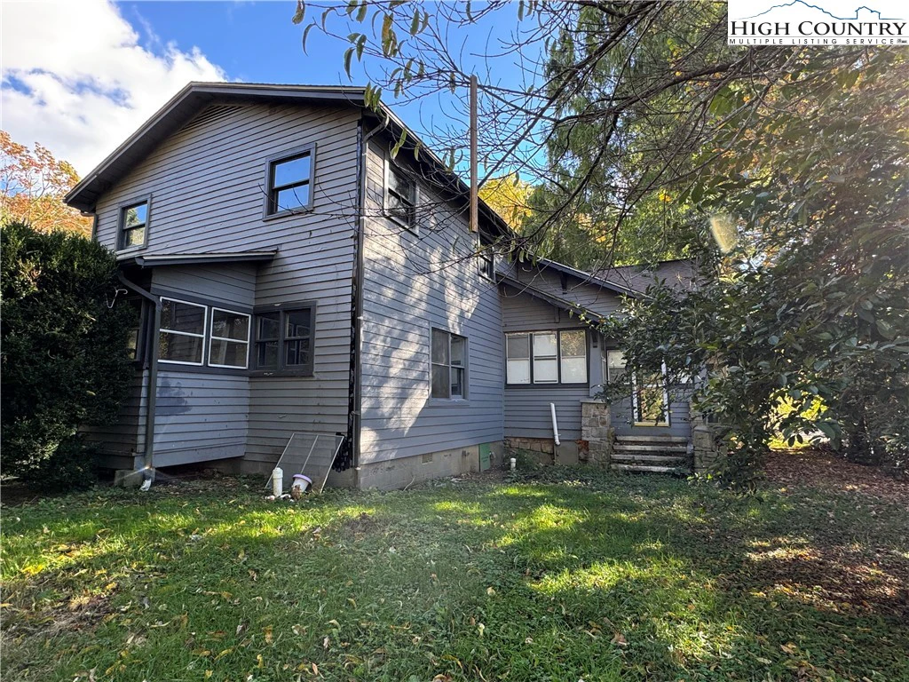 Image number 17 for the current listing