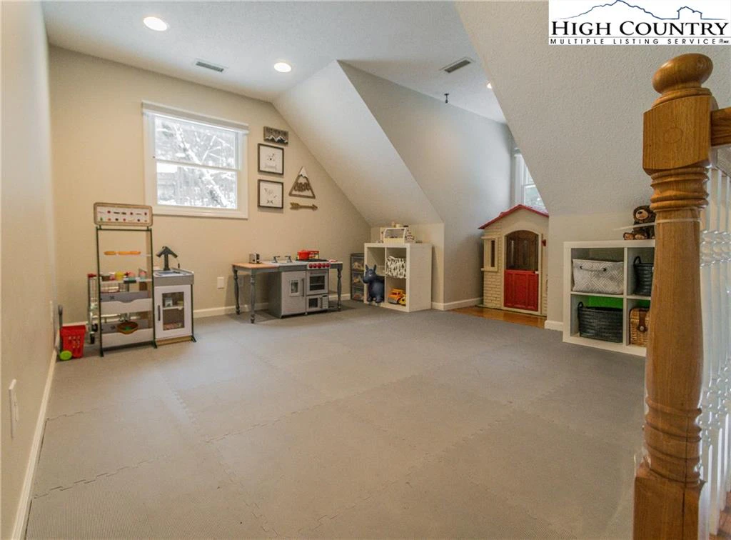 Image number 11 for the current listing