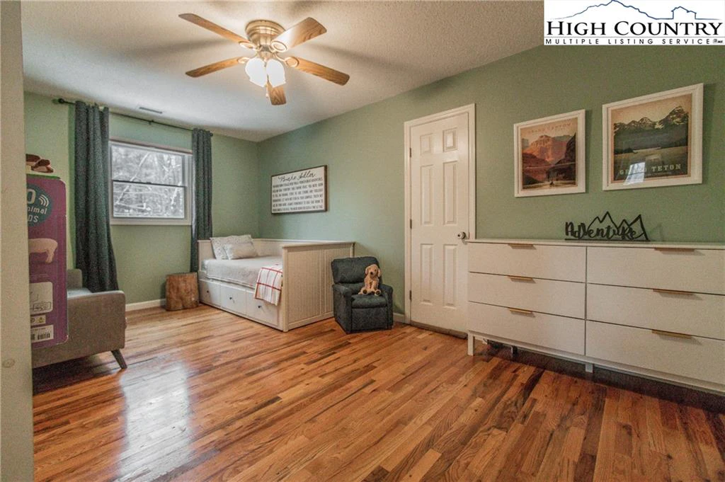 Image number 3 for the current listing