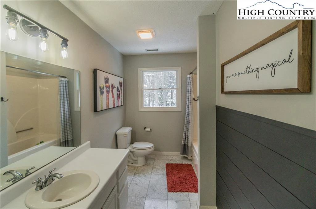 Image number 5 for the current listing