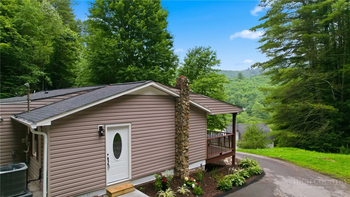 Image number 2 for the current listing