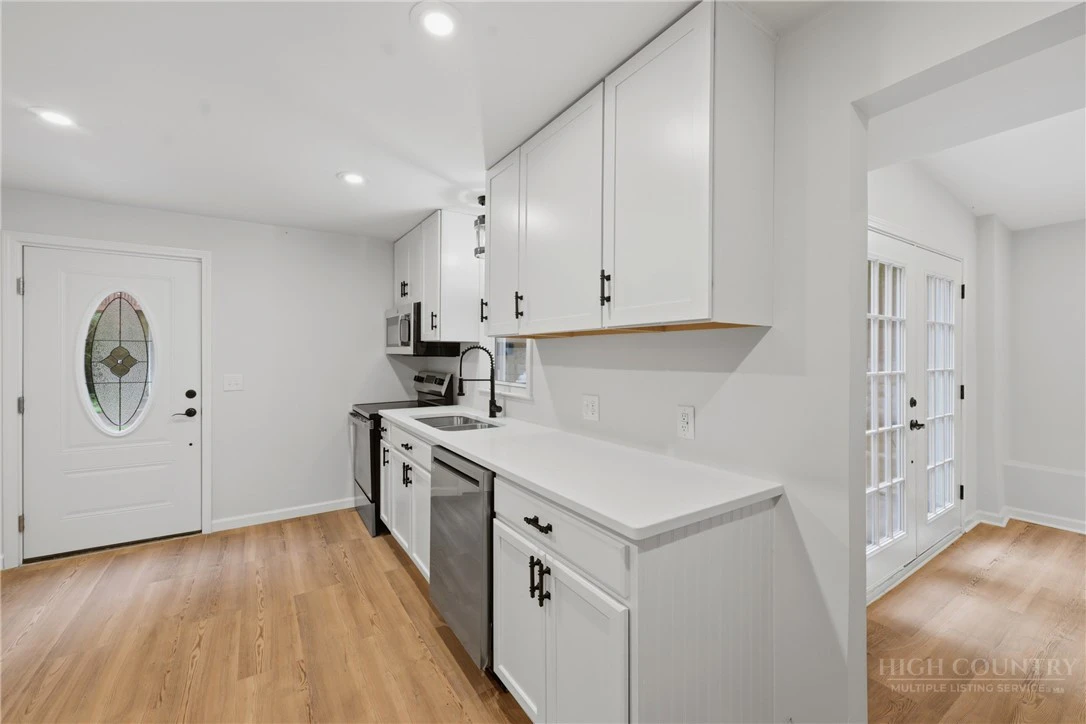 Image number 12 for the current listing