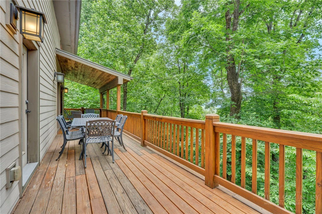 Image number 18 for the current listing