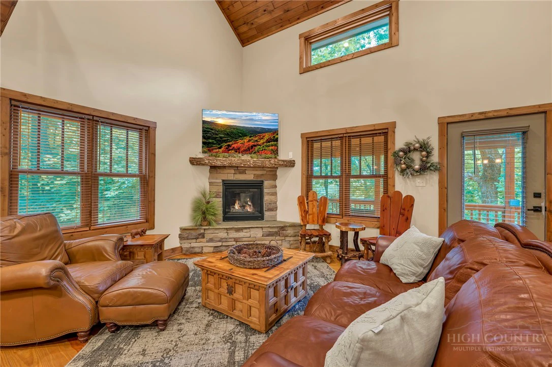 Image number 9 for the current listing