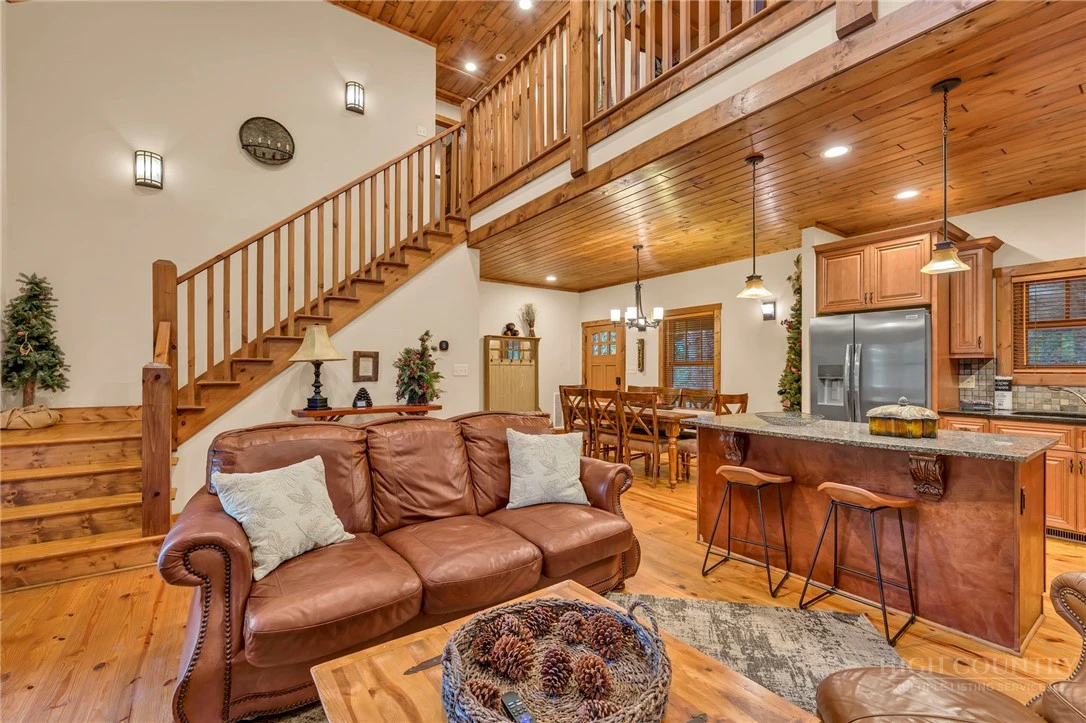 Image number 11 for the current listing