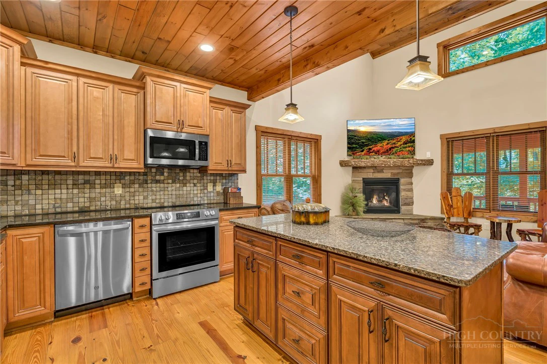 Image number 13 for the current listing