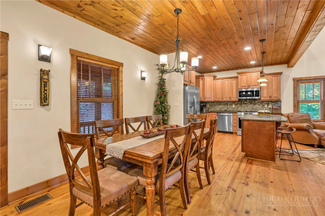 Image number 15 for the current listing