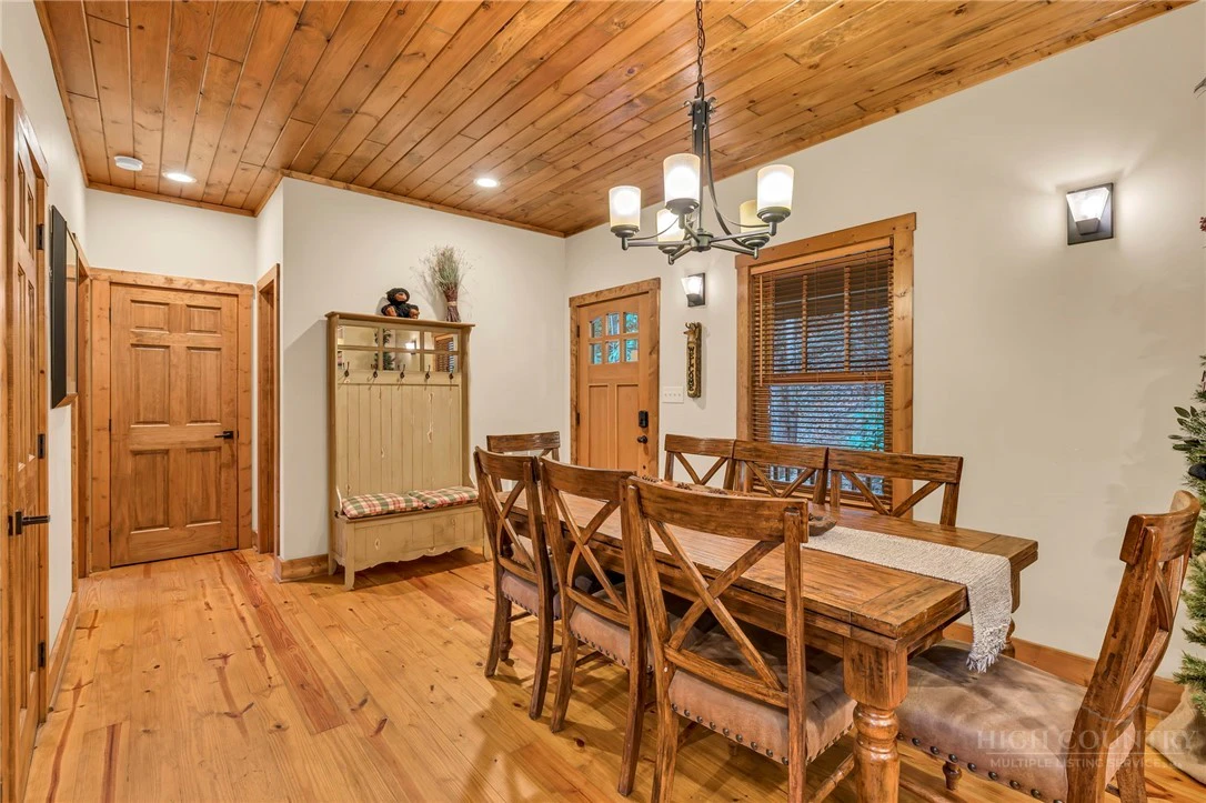 Image number 16 for the current listing