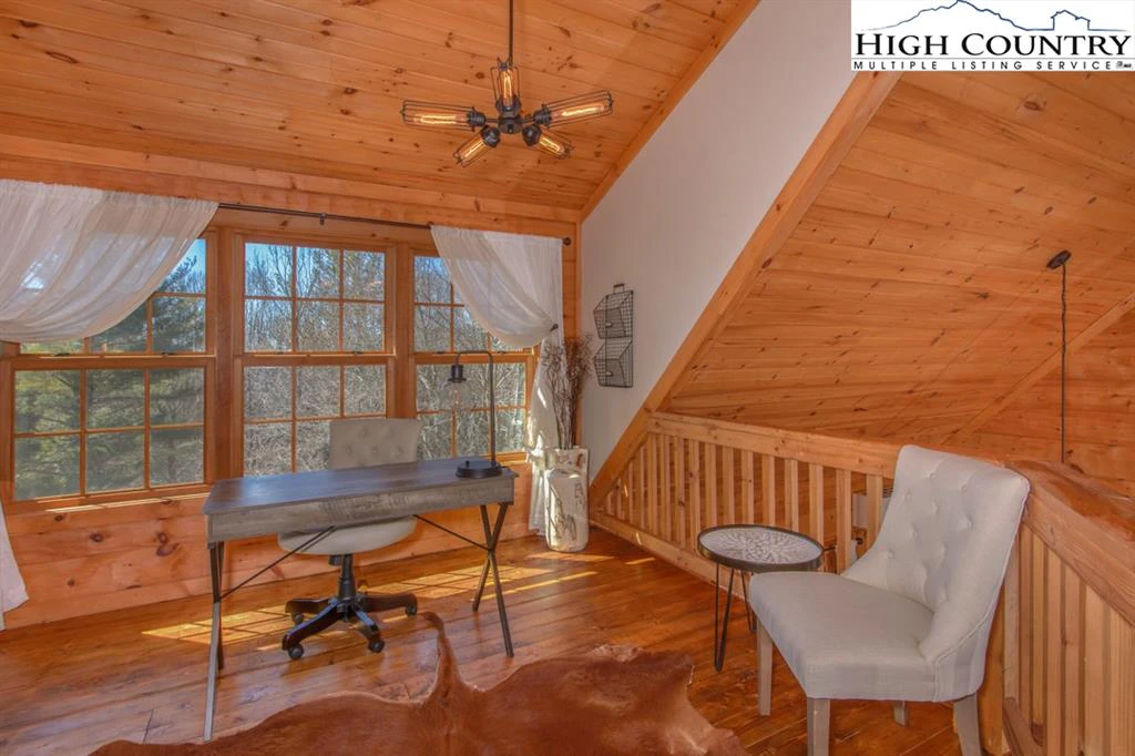 Image number 4 for the current listing