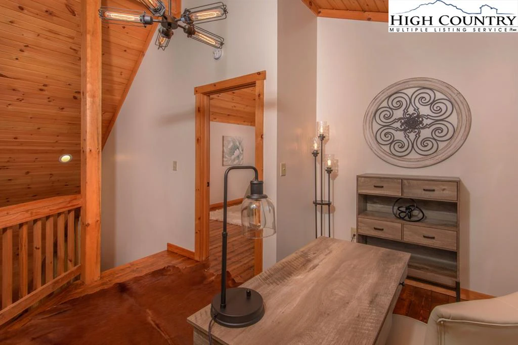 Image number 5 for the current listing