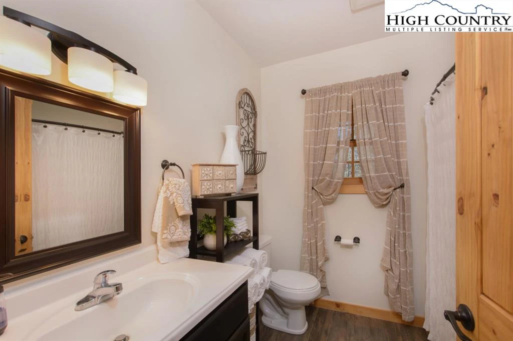 Image number 7 for the current listing