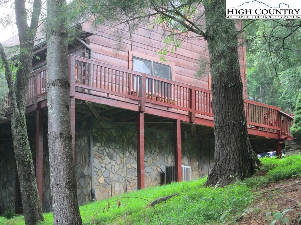 Image number 16 for the current listing