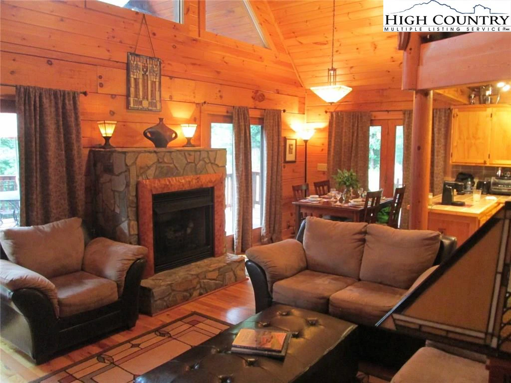 Image number 15 for the current listing
