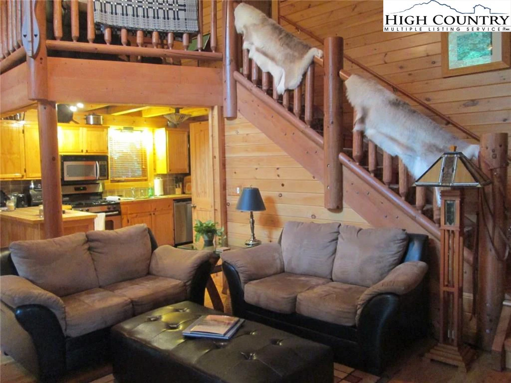 Image number 2 for the current listing