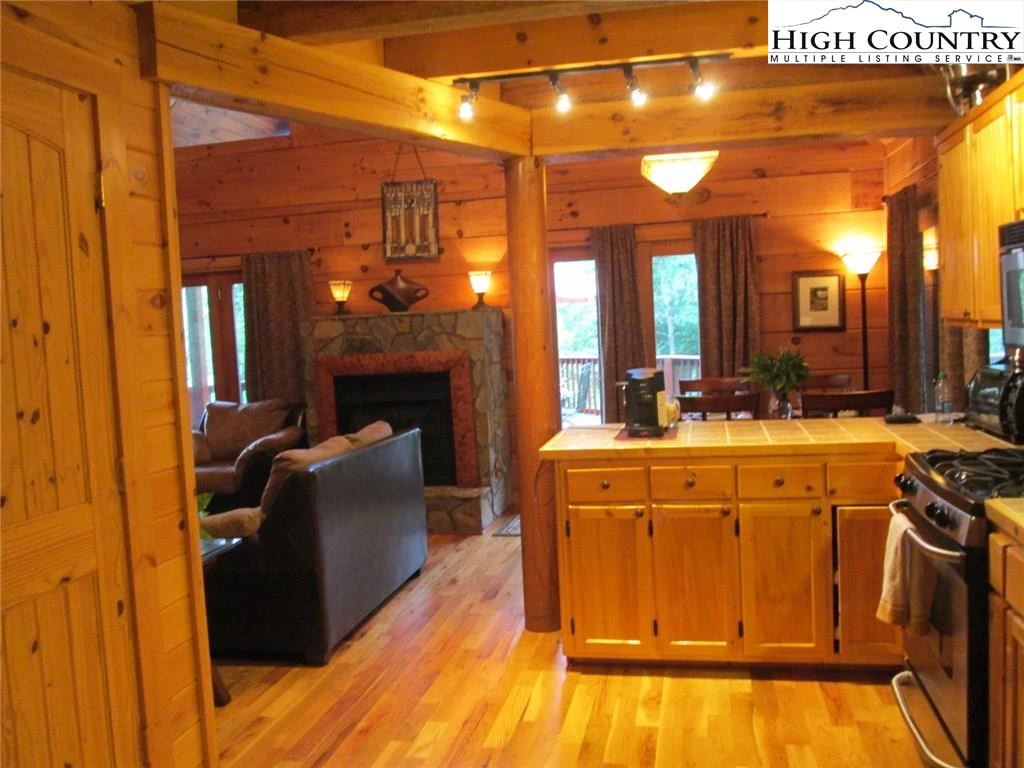 Image number 13 for the current listing