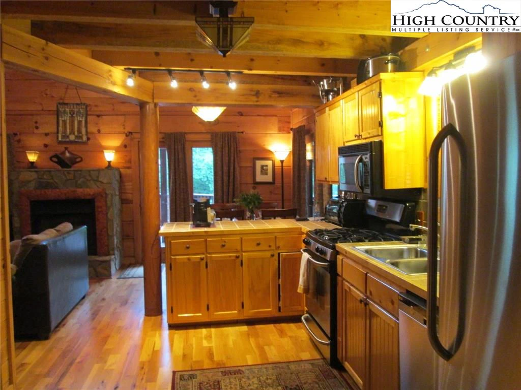 Image number 12 for the current listing
