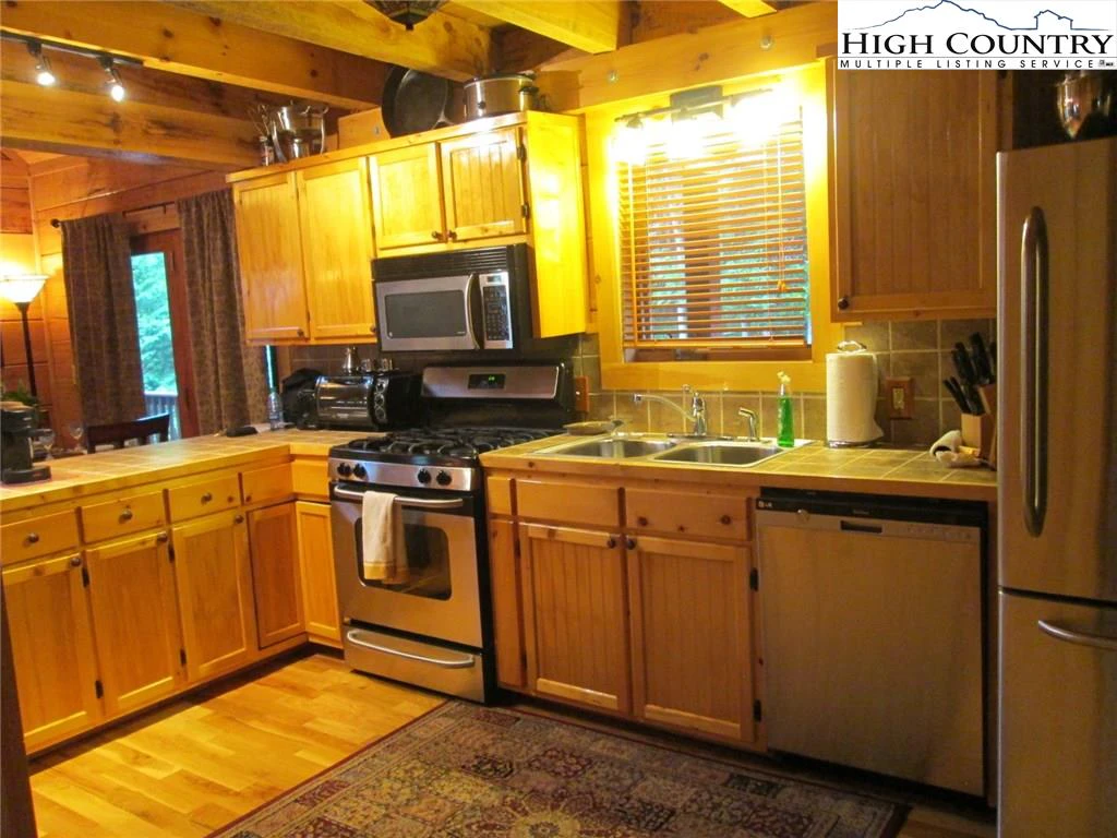Image number 11 for the current listing