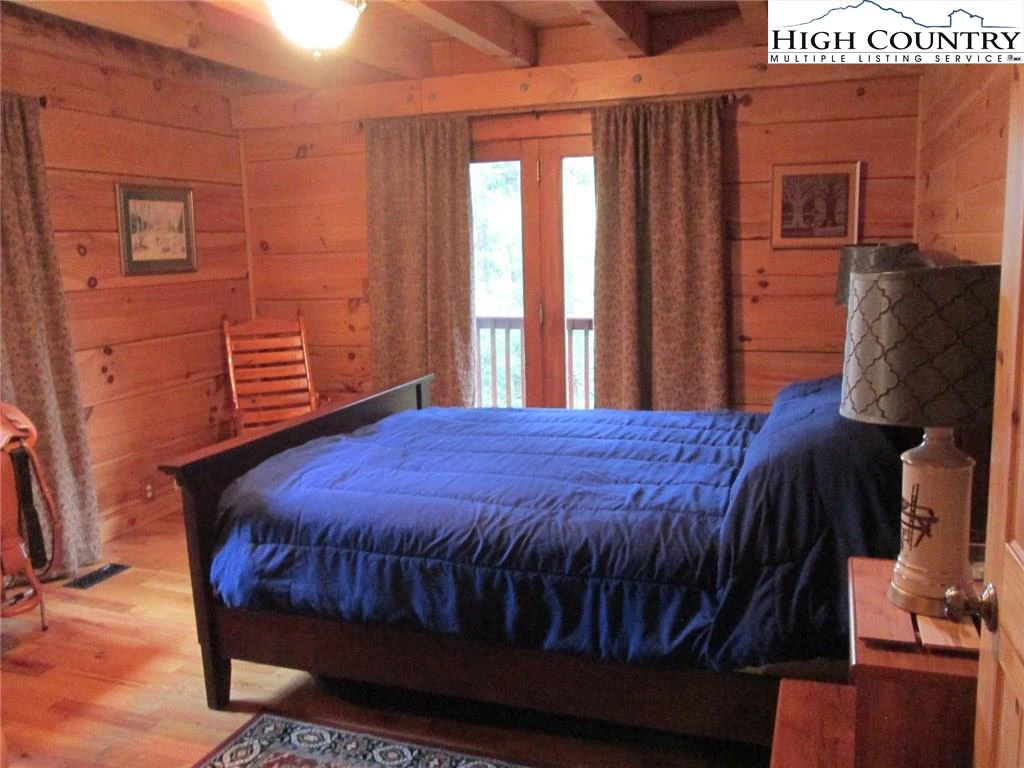 Image number 9 for the current listing