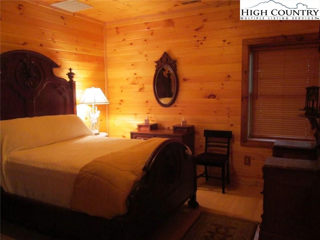 Image number 3 for the current listing