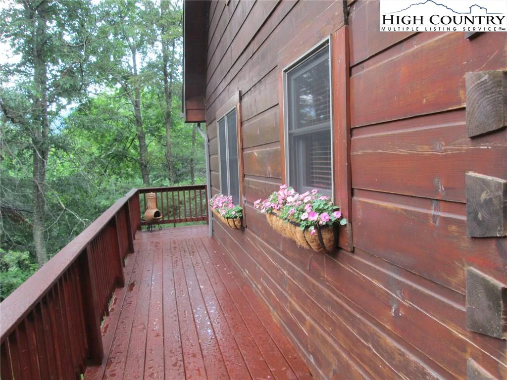 Image number 19 for the current listing