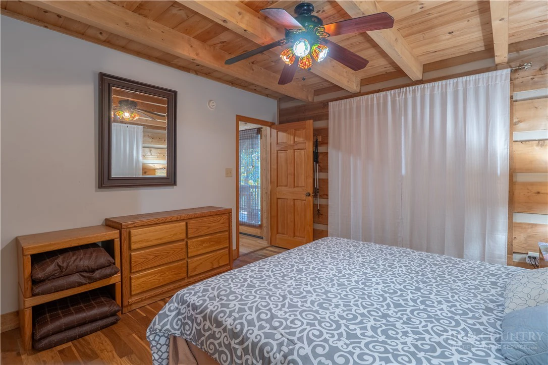 Image number 19 for the current listing