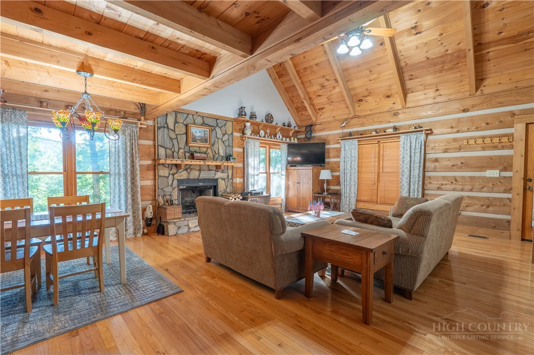 Image number 13 for the current listing
